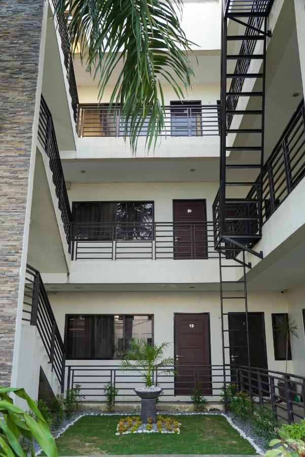 Garden Vista Hotel Davao Bagian luar foto